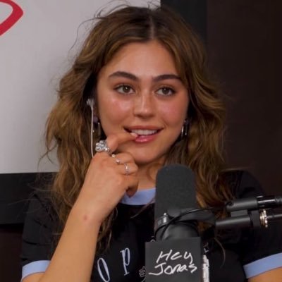 emilia's profile picture