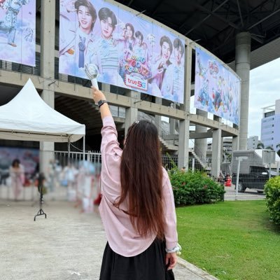 𝐄𝐬𝐭𝐡𝐞𝐫𝐋𝐢𝐧𝐠_𝟗𝟒's profile picture