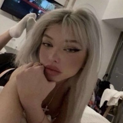 𝐻𝑒𝓁𝒾𝓃 ✮⋆˙'s profile picture