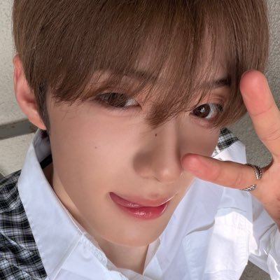 뮴's profile picture