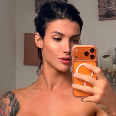 Victoria Carvalho oficial's profile picture