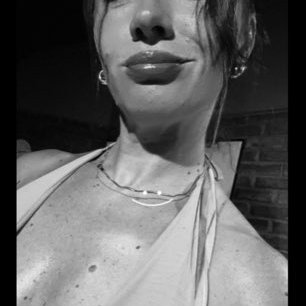 V.'s profile picture