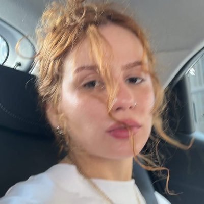 caroline's profile picture