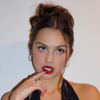 ari ♡ SEEING OLIVIA's profile picture