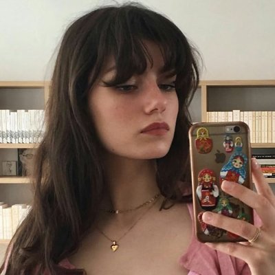 e l a's profile picture