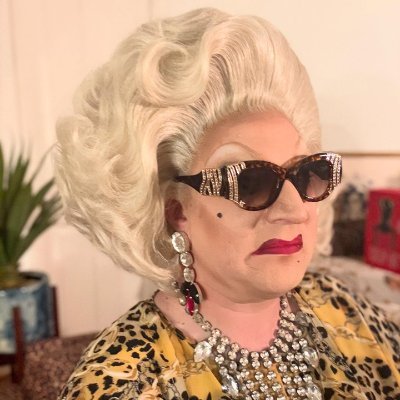 rebecca of New Farm Heights 🌈's profile picture