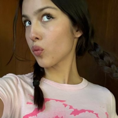 loveslivvia's profile picture