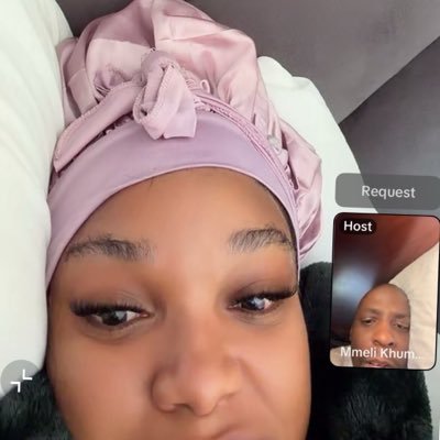 They’re just friends 🤭👯's profile picture