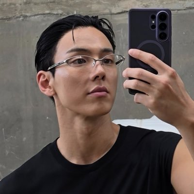 SHOWNU CON GAFAS ₊✩‧🍎🐻's profile picture