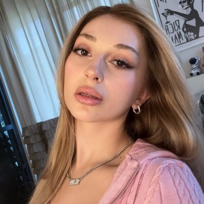 azra.'s profile picture