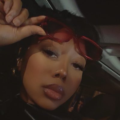 ItsHoodhalle's profile picture
