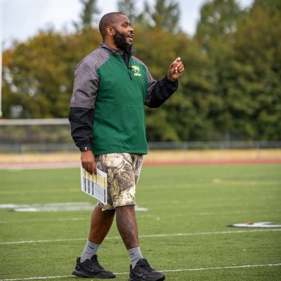 Lew 🏈🏀⚾️🥊's profile picture