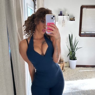 AprilBlazeLove's profile picture