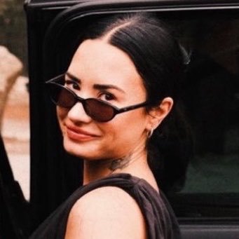 lonelylvato's profile picture