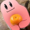 gembo holding orange profil fotoğrafı