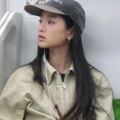aly #teammoth .ᐟ's profile picture