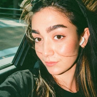 سنا's profile picture