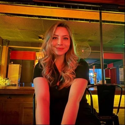 Esra's profile picture