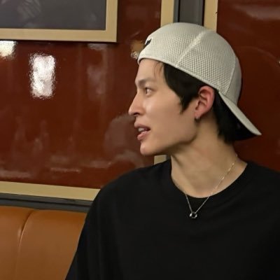 t.'s profile picture