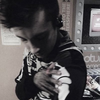 neongraveston's profile picture