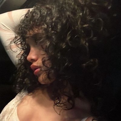 nhzzlou's profile picture