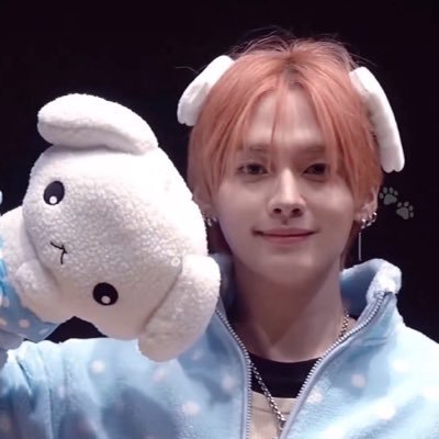 fox ● ˕ ● 🍅🐱's profile picture