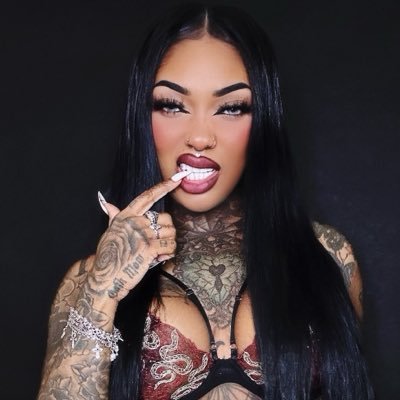 GlamGothBeauty's profile picture