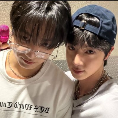 LC ⁷💜Standing Next to BTS - Survived JK D4 LA's profile picture
