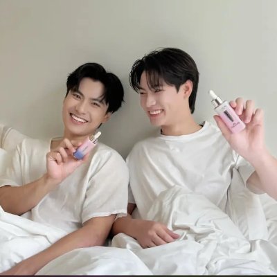 MOJK °`~☆ ⁷`~ OHMING🧡💙~⊙⊝⊜ ~ 🦈🎸🍓's profile picture