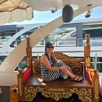 VeronicaHoungan's profile picture