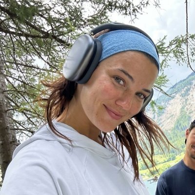 neva's profile picture