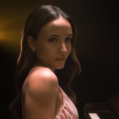 Larissa Manoela's profile picture