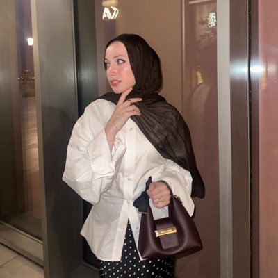 b's profile picture