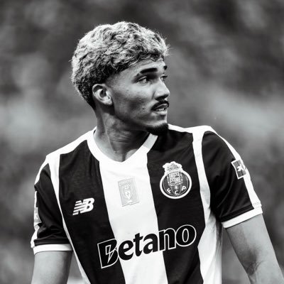 Inês 3️⃣1️⃣🏆's profile picture