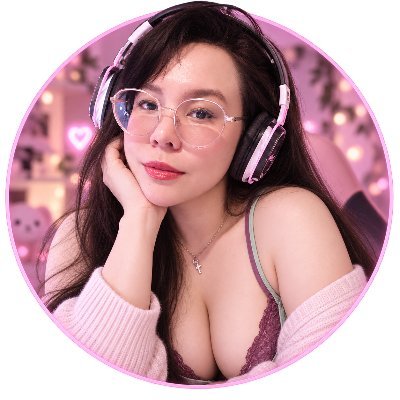 JeanneMunechan's profile picture