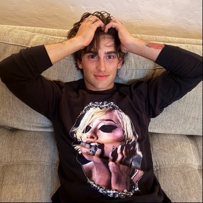 tay loves john's profile picture