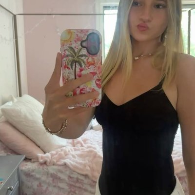 nayaaxia's profile picture