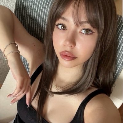 esra's profile picture