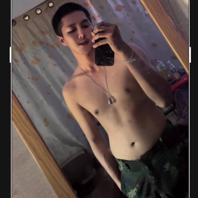 i.'s profile picture