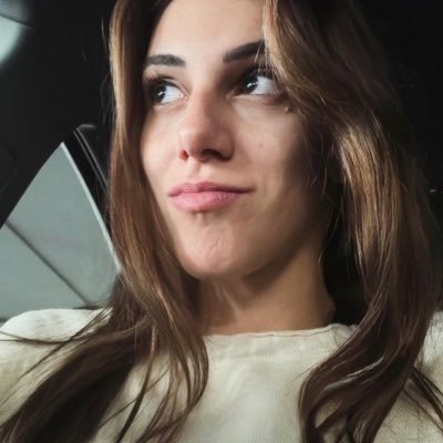 b's profile picture