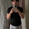 L e o's profile picture