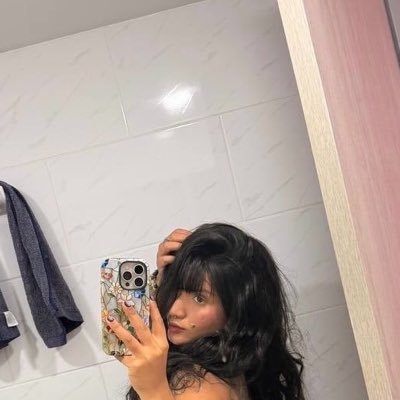 karlyebby's profile picture