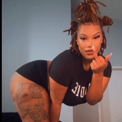 locdqueenx's profile picture