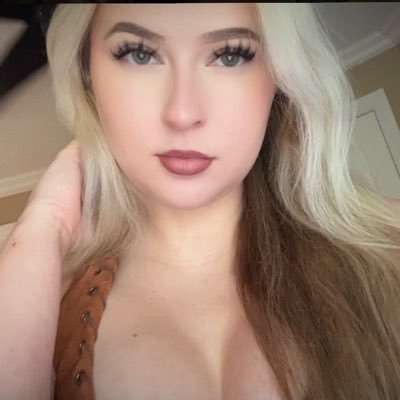 Goddess Bloom | Findom 🖤's profile picture