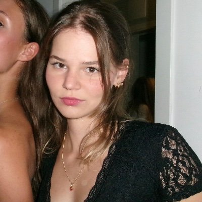 isadora's profile picture