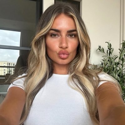 Lucia 🏴󠁧󠁢󠁥󠁮󠁧󠁿🖤's profile picture