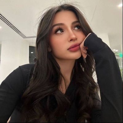 xinavare's profile picture