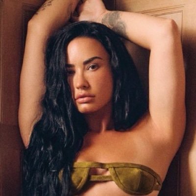 lonelylvato's profile picture