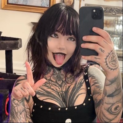 celeste 🧛♀️'s profile picture