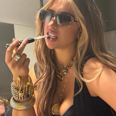 ⚡︎ maë🧚🏻♀️'s profile picture